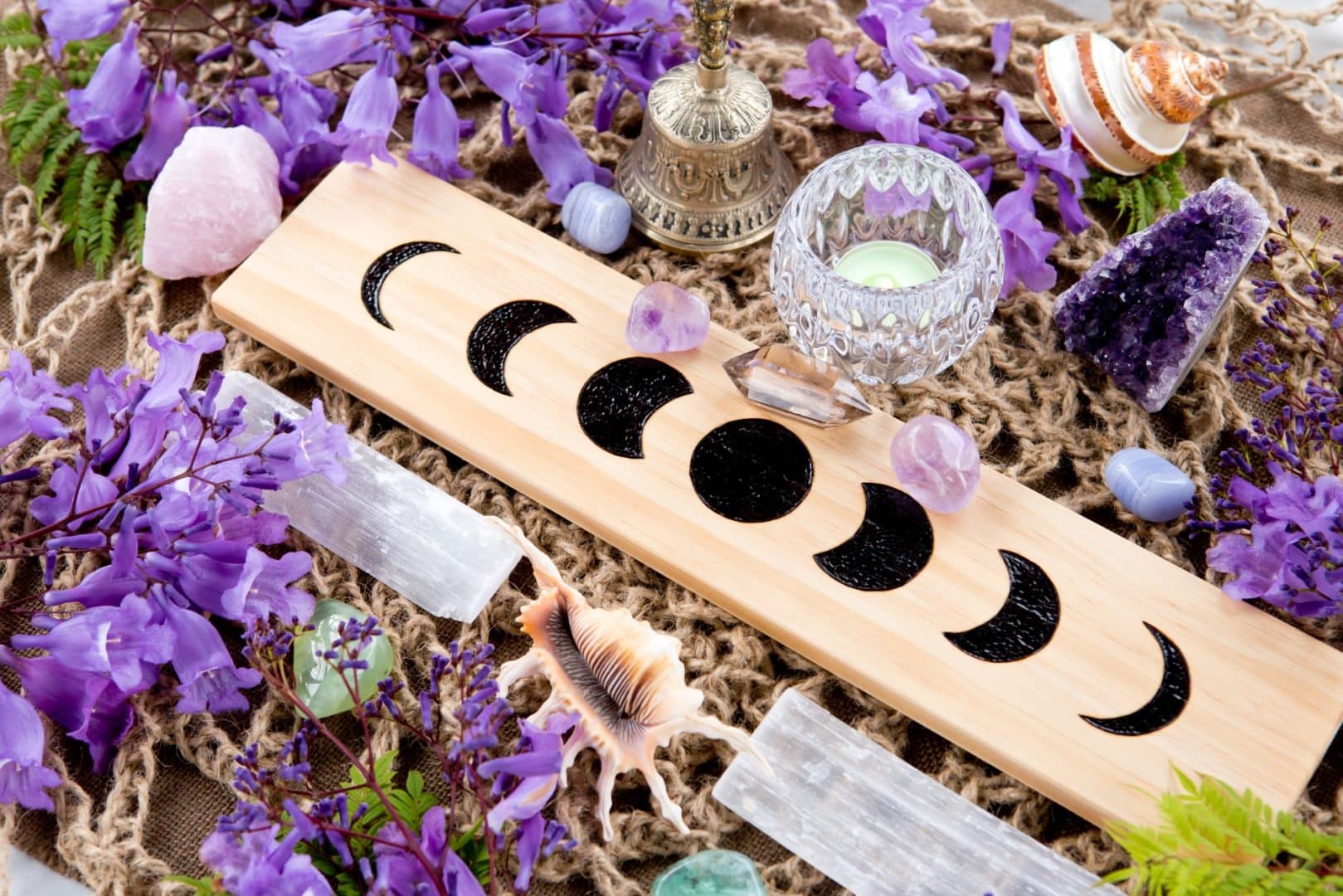 selenite and moon phases